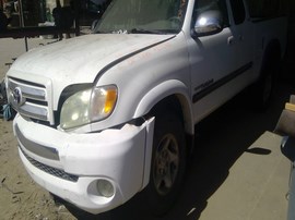 2004 TOYOTA TUNDRA, WHITE, EXTD CAB, 4.7L, AT, 4WD.  Z26444